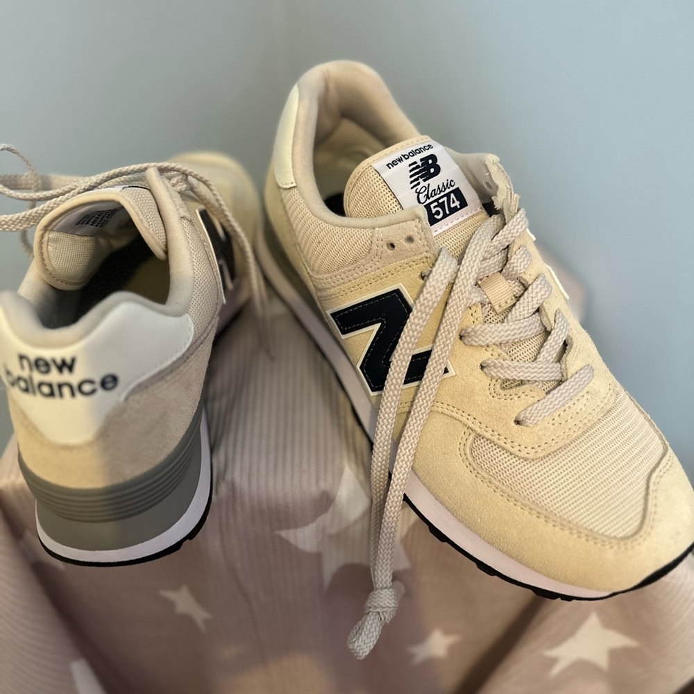 Never worn NB 574 Classic Crème and Black